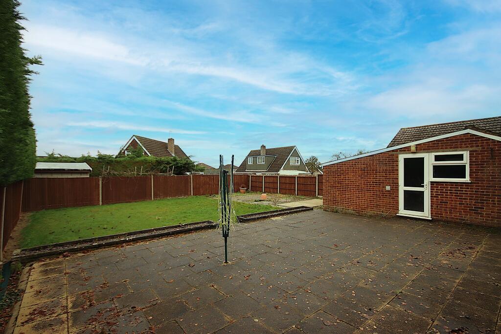Close To Amenities, Maidenhead photo 2