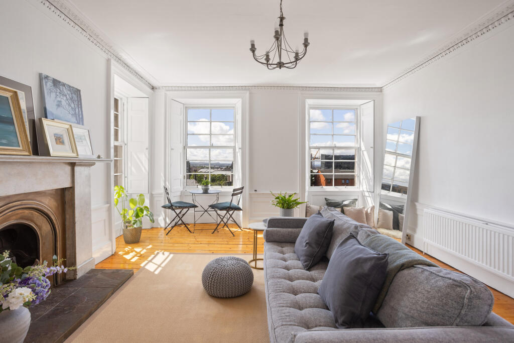 Apartment in Edinburgh, Tollcross - View 4