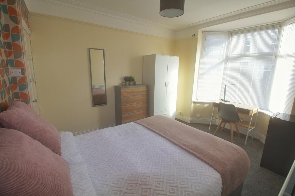 House in Lincoln - View 4
