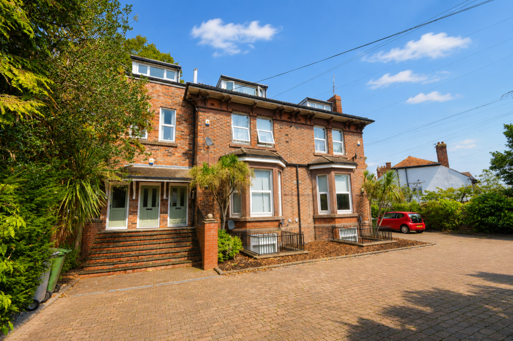 Apartment in Wirral, Liverpool City Region - View 4