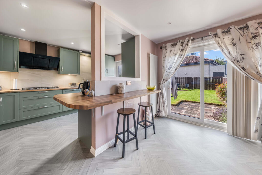 House in Dundee, Kirkton - View 4