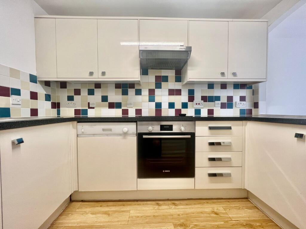Apartment in Gravesham, Gravesend - View 5