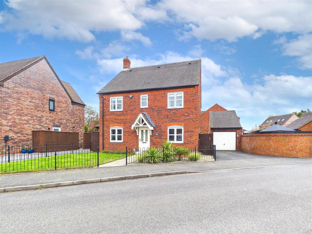 4-bed detached on Rumbold Avenue, Fradley, Lichfield, £425,000