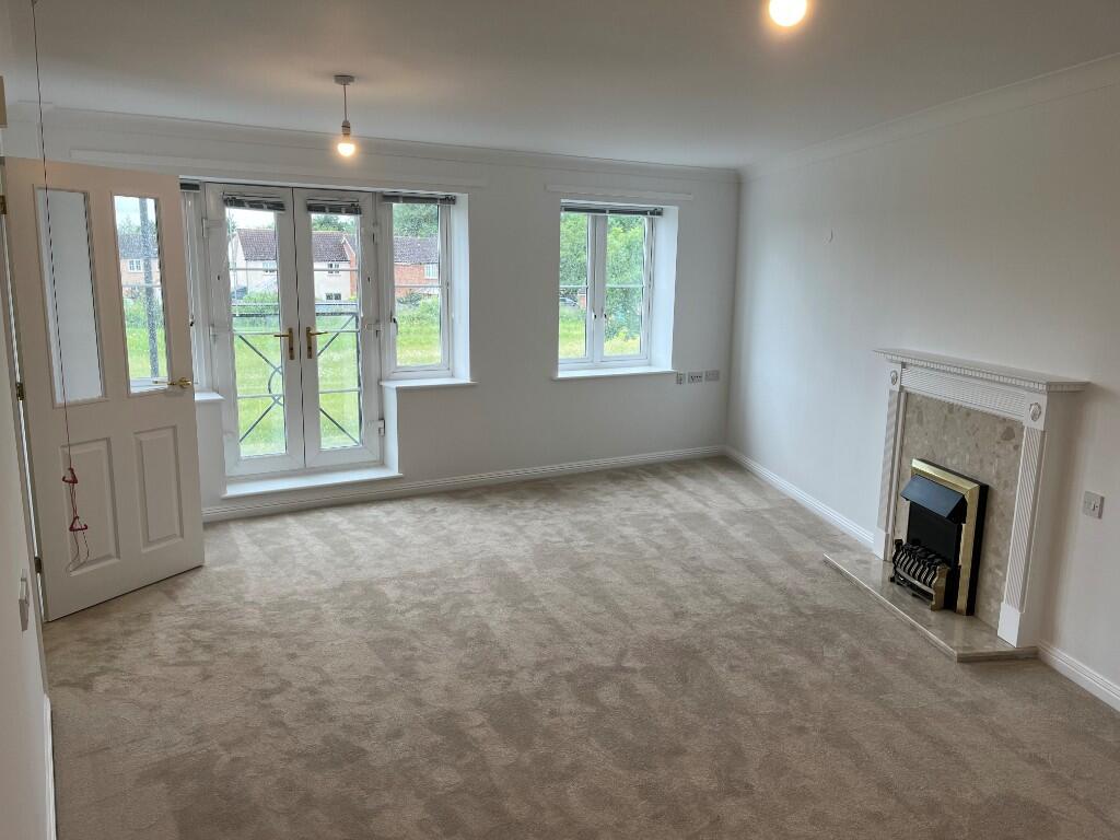 31 Cavendish Court, Sackville Way, Cambourne, Cambridge, CB23 6HB photo 2