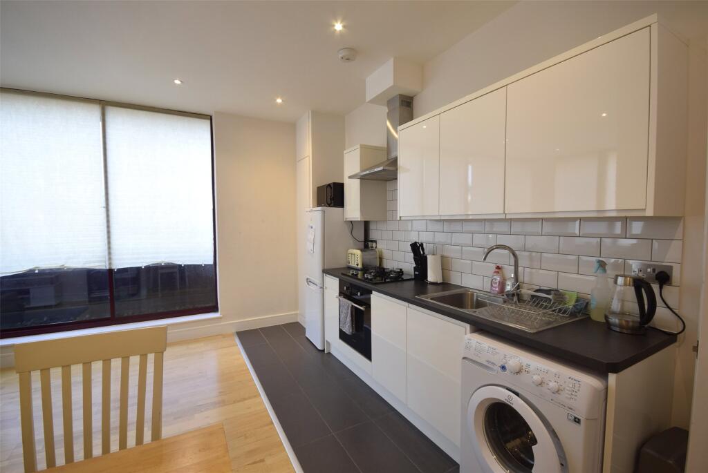 Apartment in Redhill - More