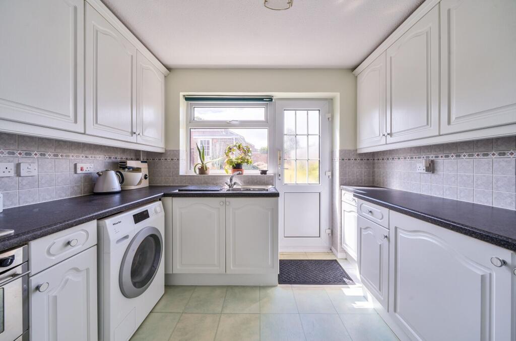 Charles Close, Thornbury, BS35 - View 4
