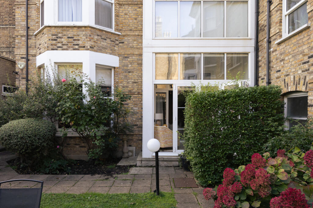 Apartment in London - View 5