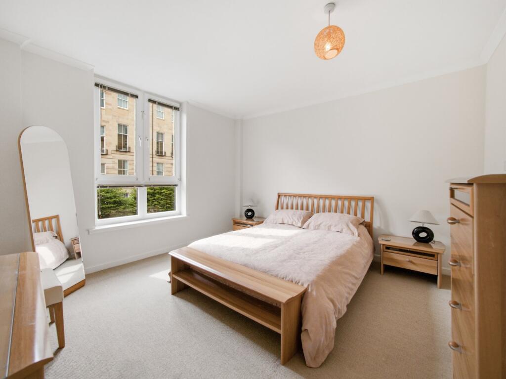 Apartment in Edinburgh - More