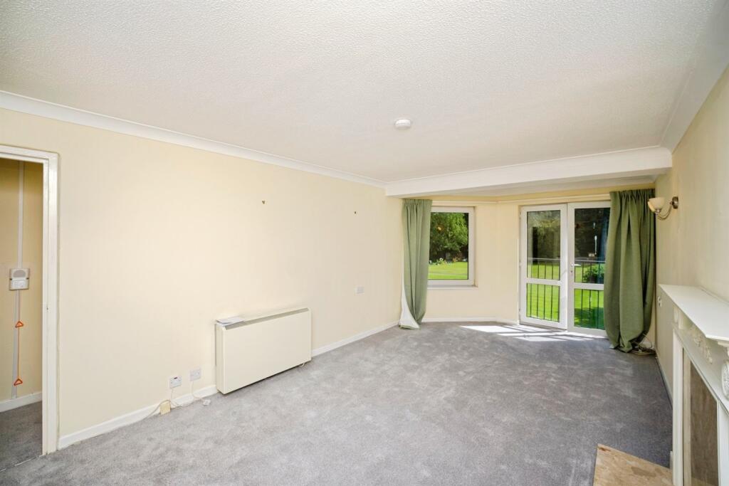Apartment in Wirral, Liverpool City Region - View 3