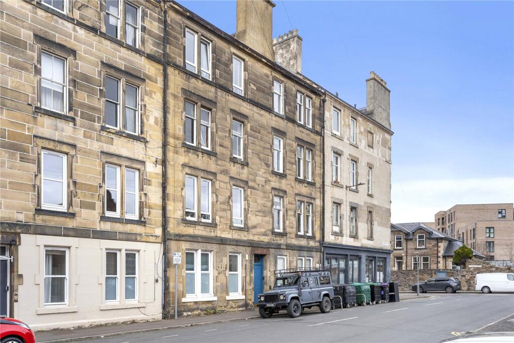 Main image of property: 3F1, 4 Waverley Park, Abbeyhill, Edinburgh, EH8 8EX