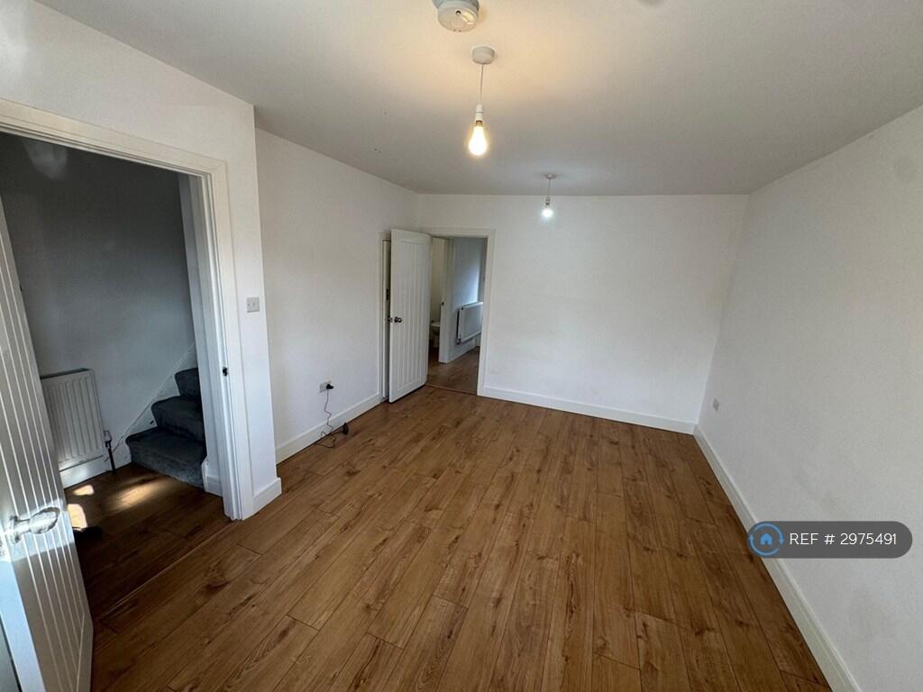 House in Guildford - View 2