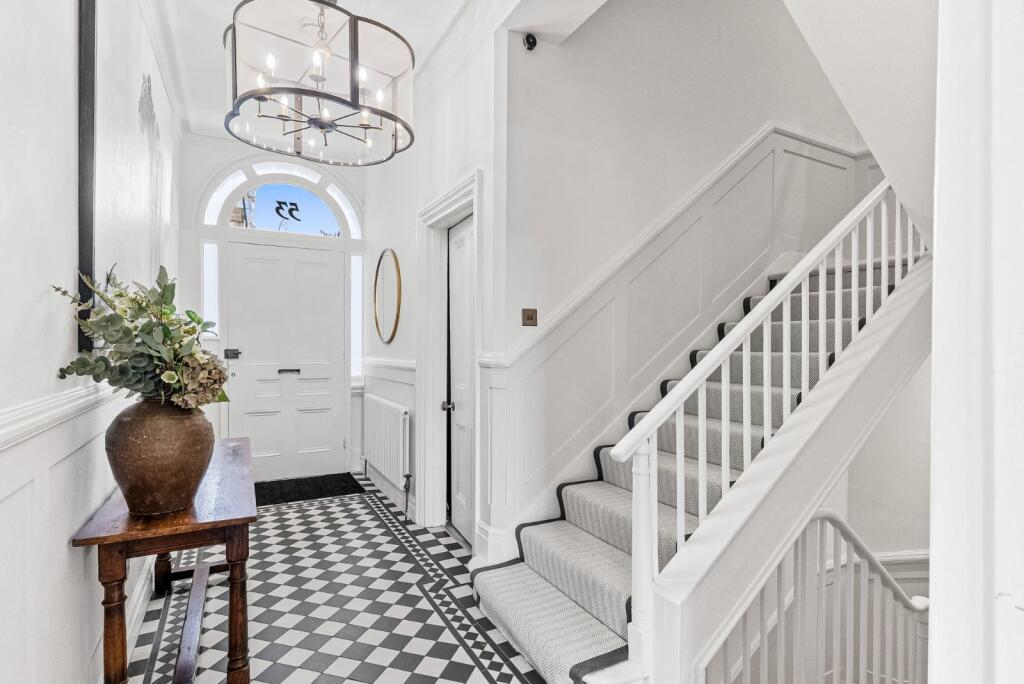House in Twickenham - View 4