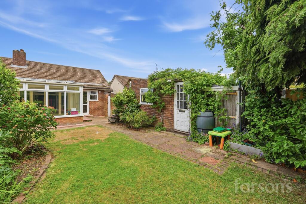 House in Brentwood, Hutton Mount - View 4
