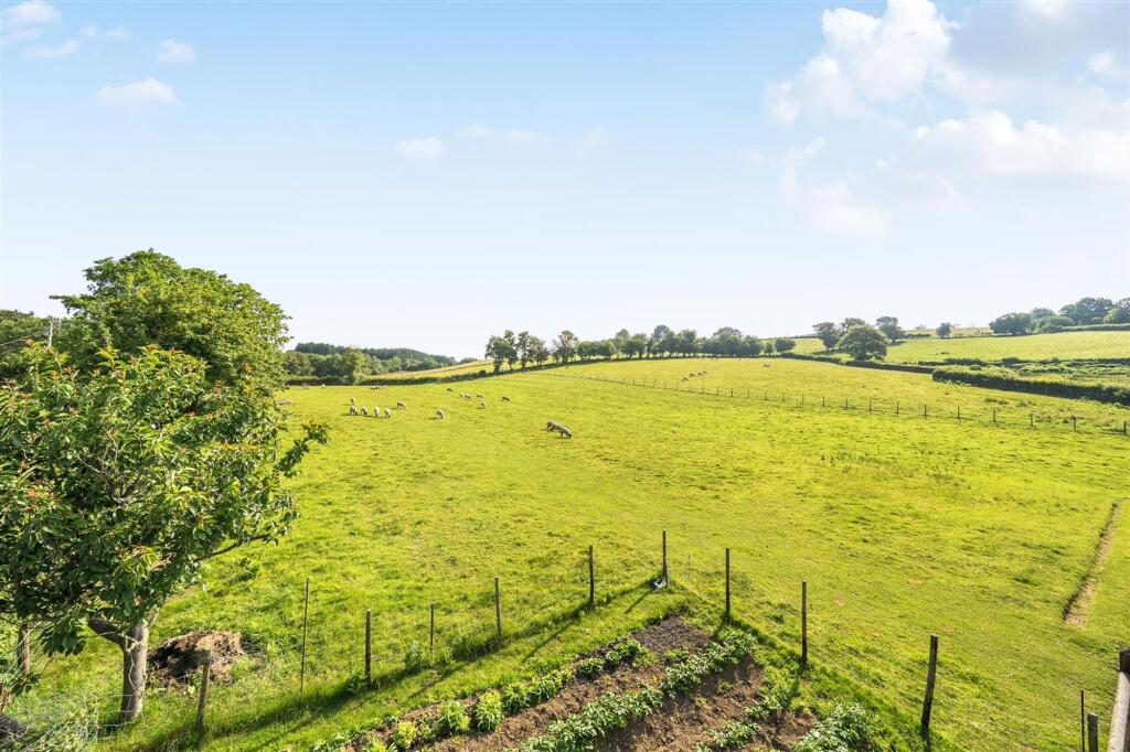 House in Llandrindod Wells, Treflys - More