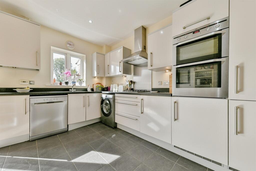 House in Stevenage, Hertfordshire - View 4