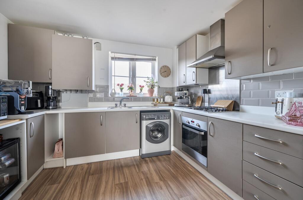 Apartment in Chichester, Tangmere - View 3