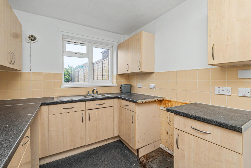 House in Bracknell, Hanworth - View 4