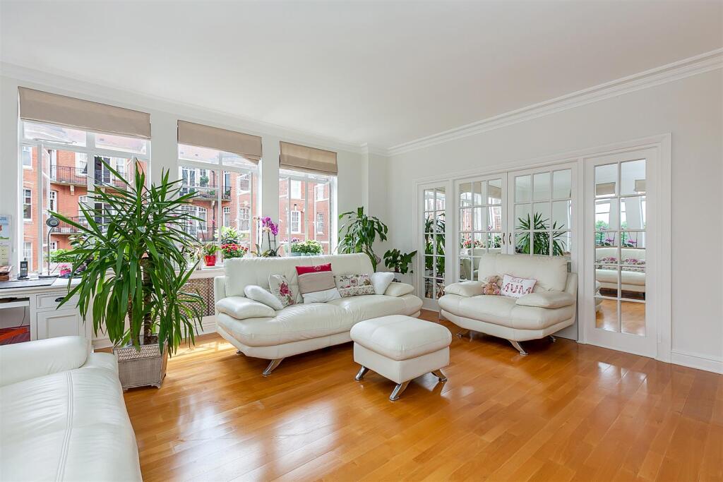 Main image of property: Oakwood Court London