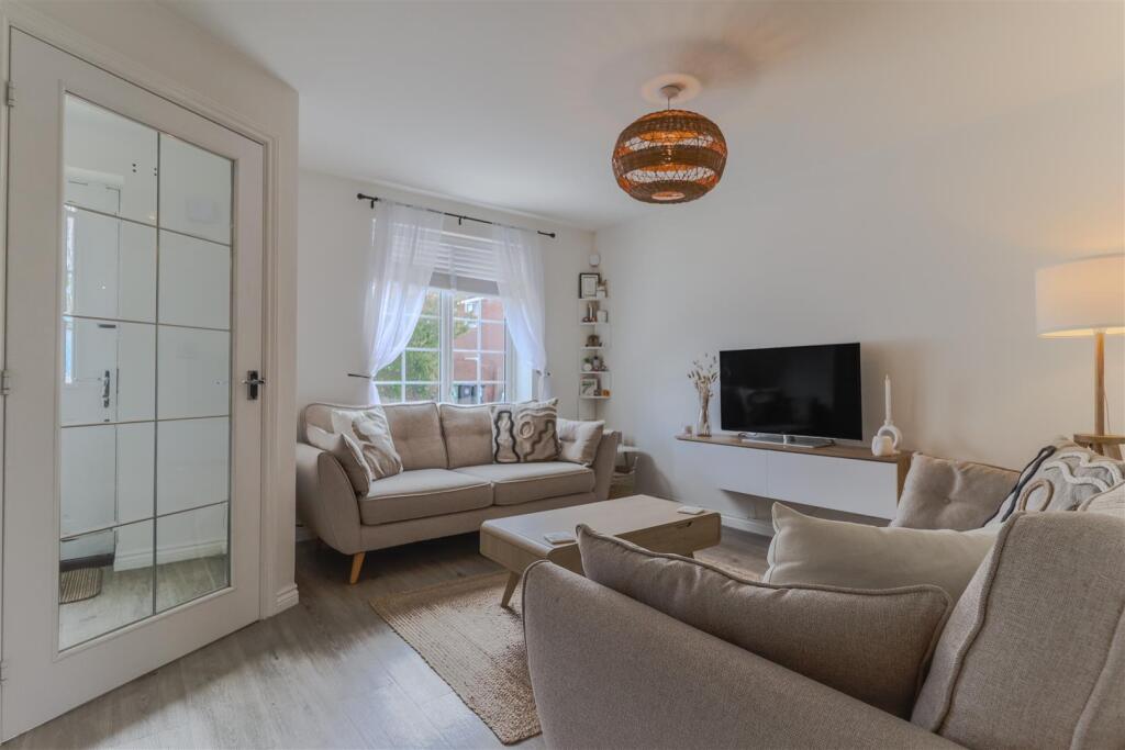 Flint Close, Southam photo 4