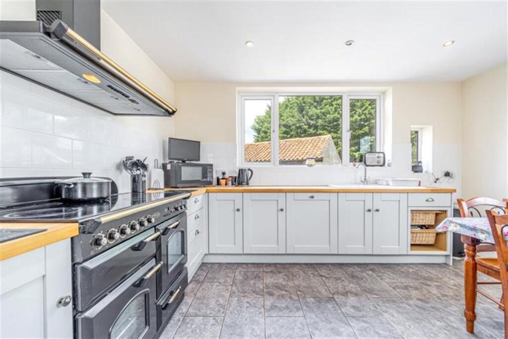 House in East Lindsey, Stickney - More