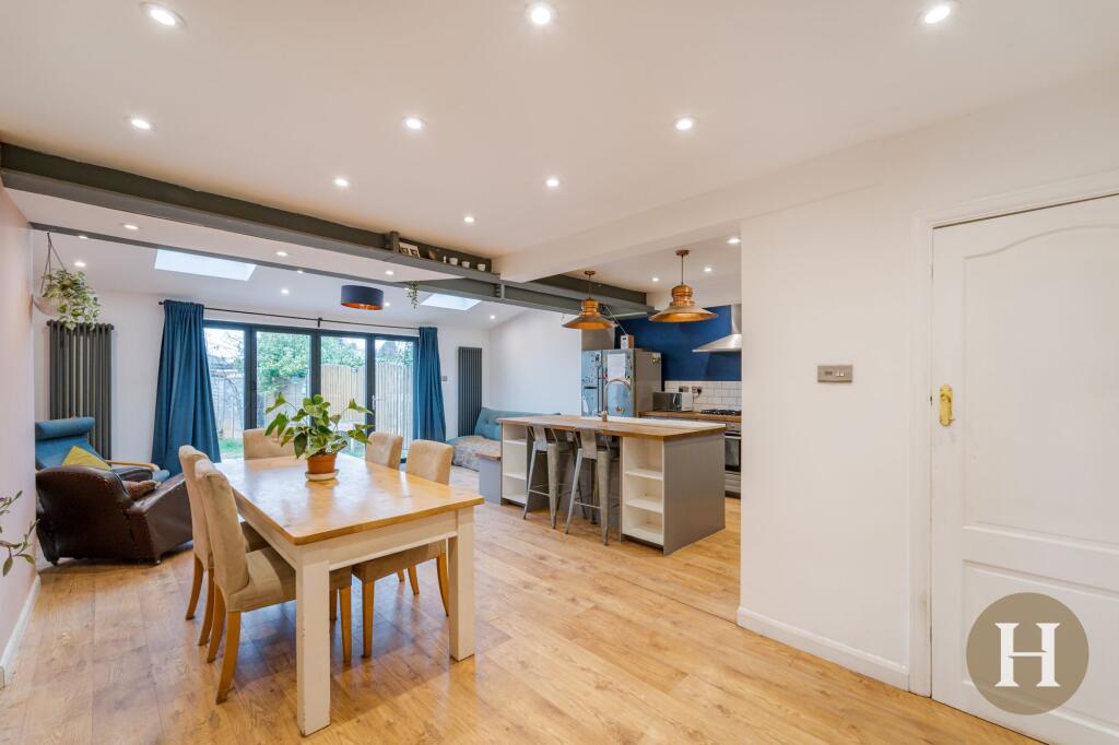 House in Birmingham, West Midlands - More