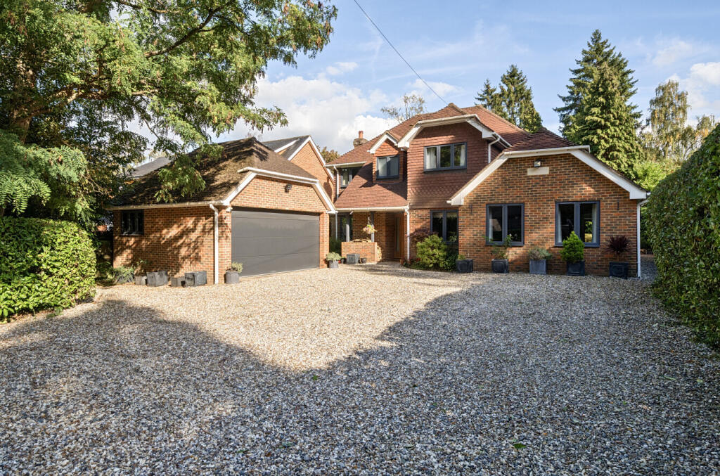 Main image of property: Hollybush Ride, Finchampstead, Wokingham, Berkshire, RG40