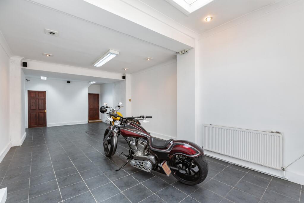 House in Dover, Tower Hamlets - View 2