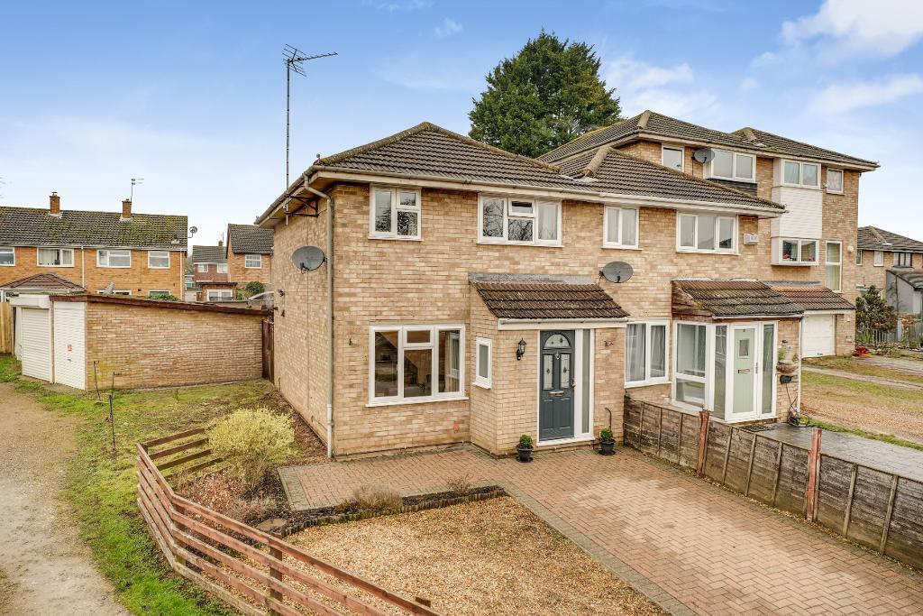 Main image of property: Calluna Drive, Bletchley, Milton Keynes, Buckinghamshire, MK3 6QA