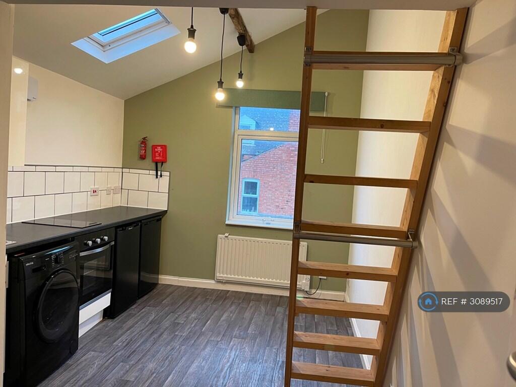 Apartment in Northampton, West Northamptonshire - View 2