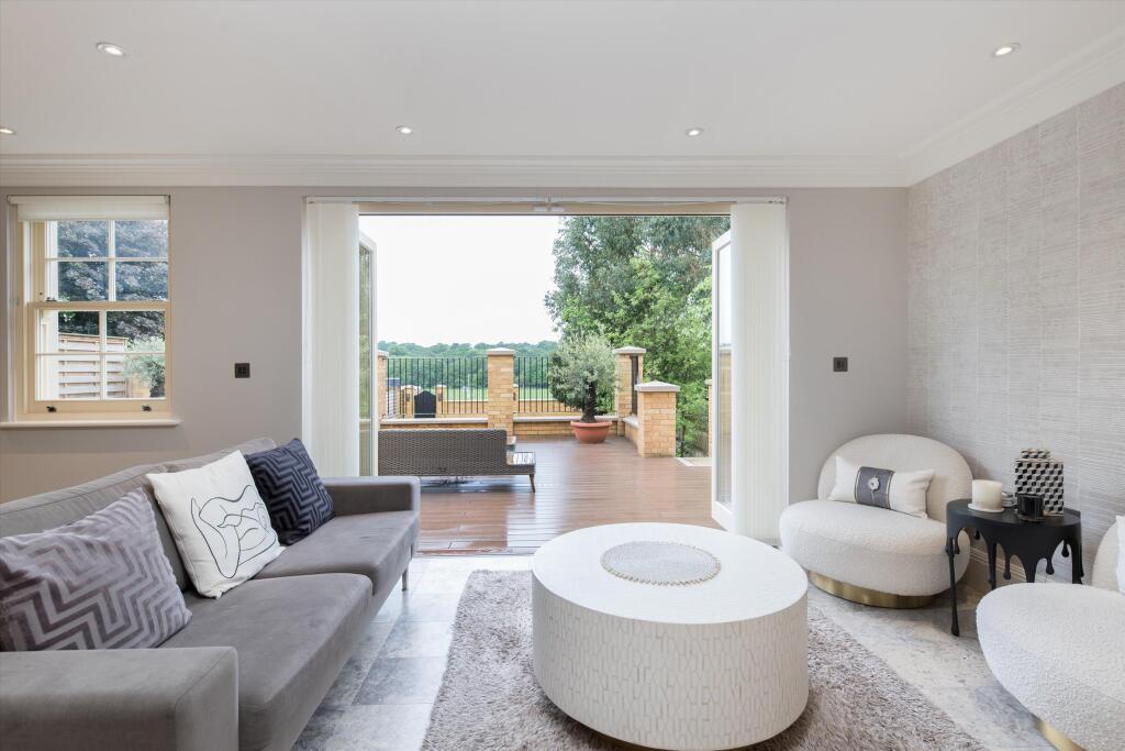 House in London, Copse Hill, Raynes Park - View 5