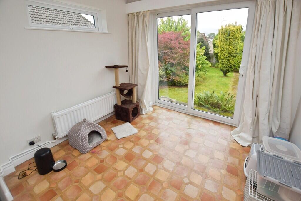 Broadfields Road photo 4