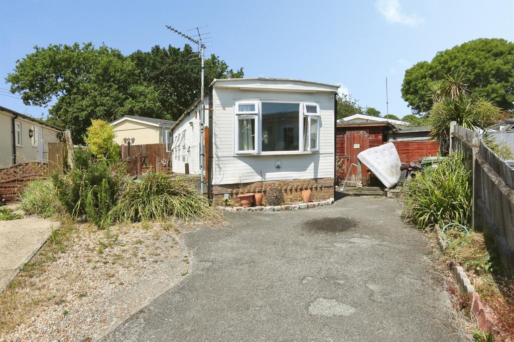 Main image of property: Shamblehurst Lane South, Hedge End, Southampton