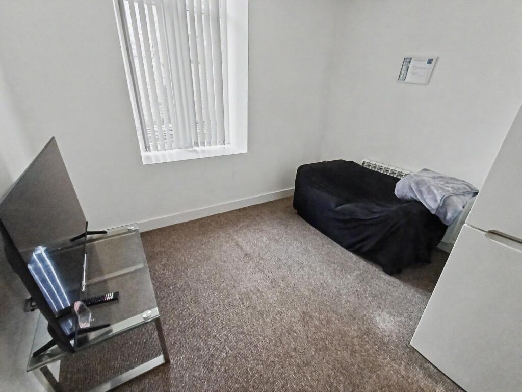 Apartment in Calderdale, West Yorkshire - View 5