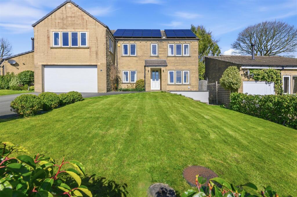 Main image of property: 17 Pinfold Close, Barkisland, Halifax, HX4 0EY