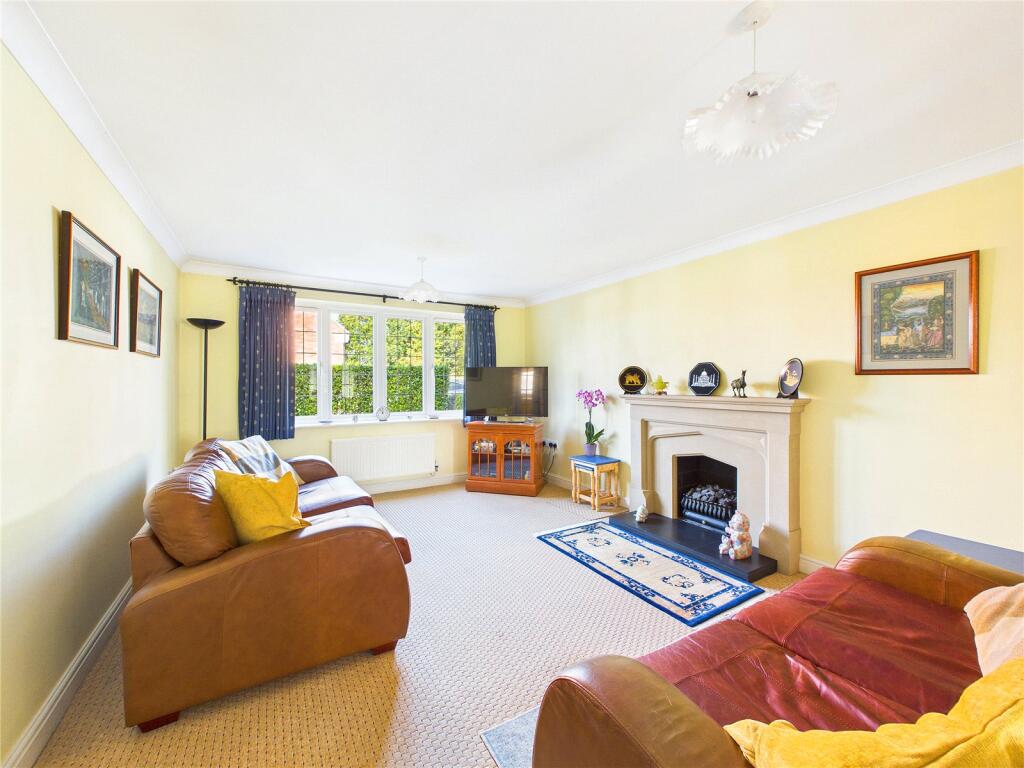 Pear Tree Way, Wychbold, Droitwich, Worcestershire, WR9 photo 4