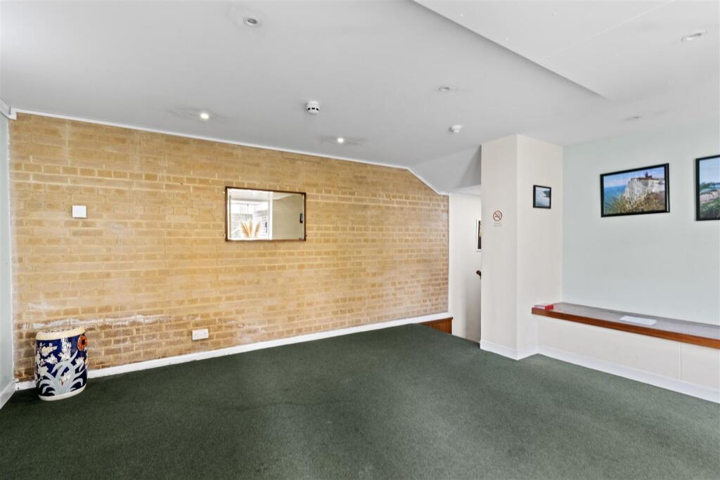 Apartment in Eastbourne, East Sussex - View 5