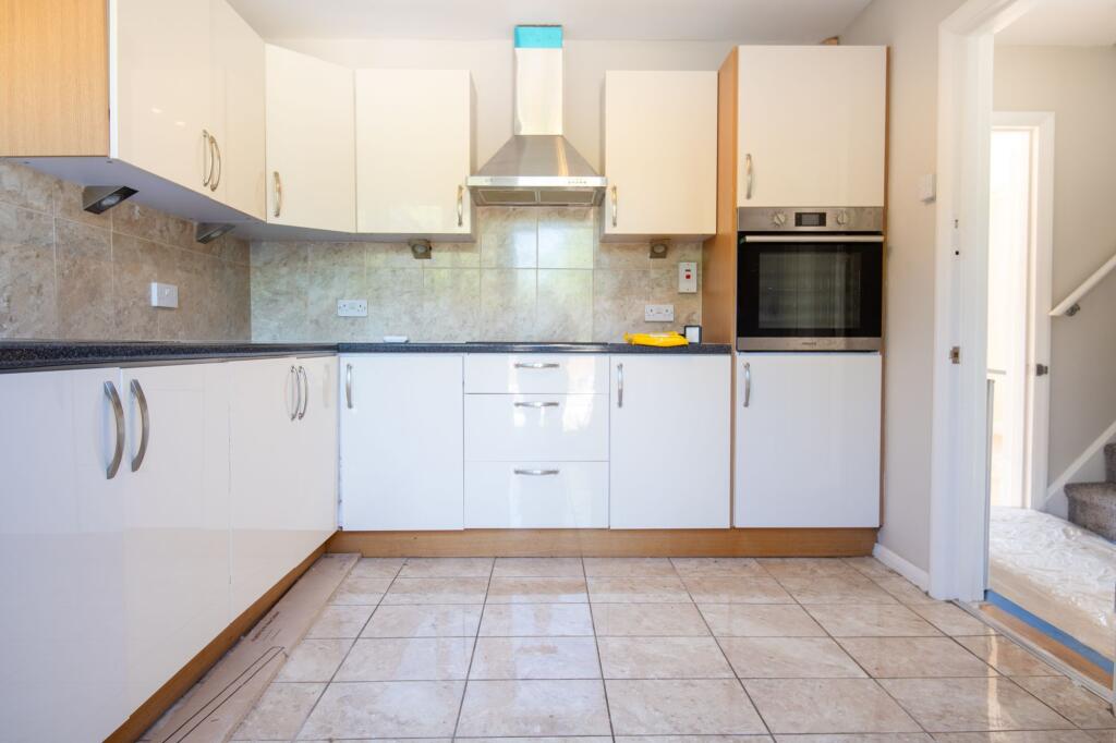 Windsor Road, Wellingborough, NN8 - View 2