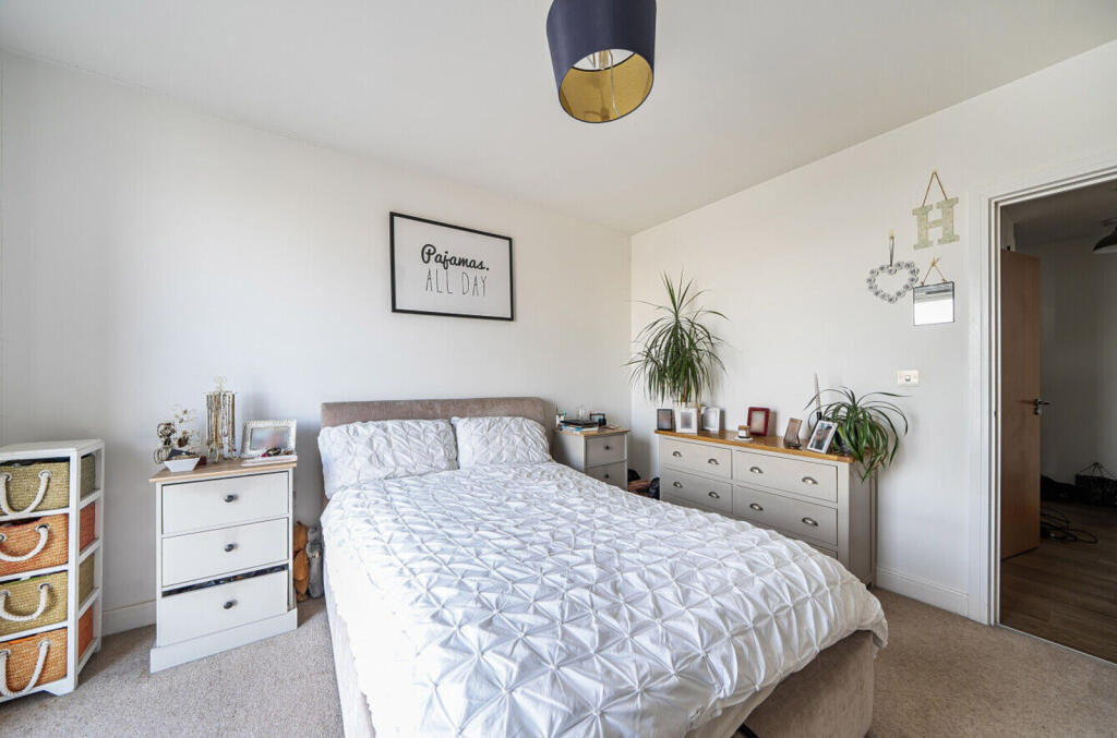 Apartment in London - More