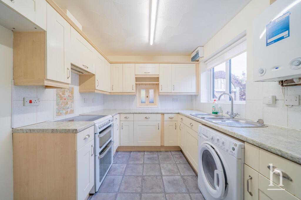 Aston Close, Prenton, CH43 photo 3