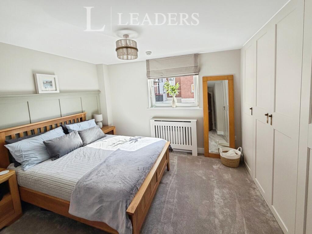 Apartment in Portsmouth - View 6