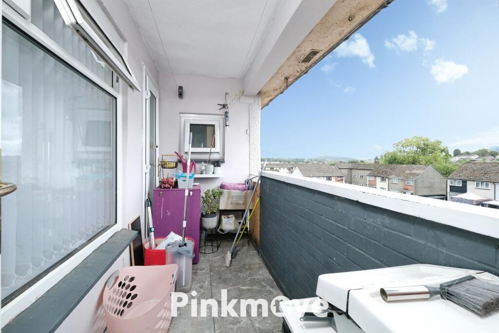 Apartment in Newport, Bettws - View 4