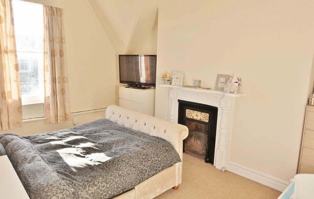 Apartment in Newmarket, Studlands Park - View 4