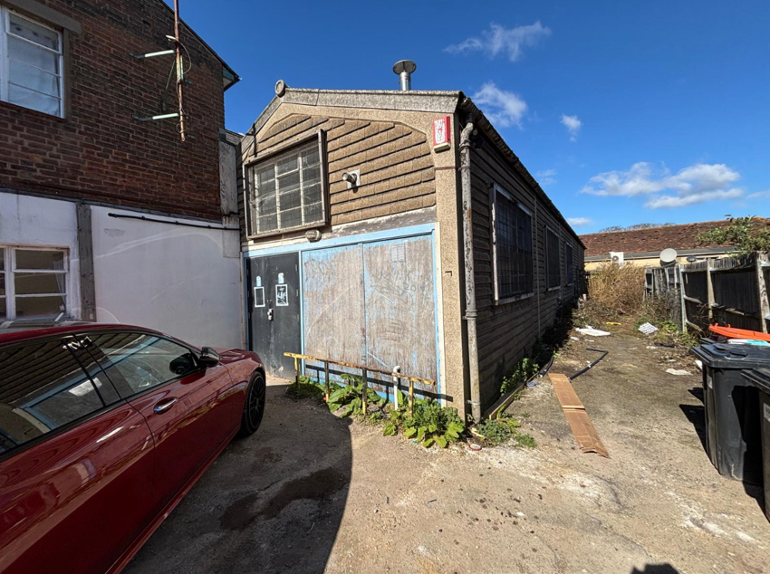 Main image of property: High Street North, Dunstable, Bedfordshire, LU6