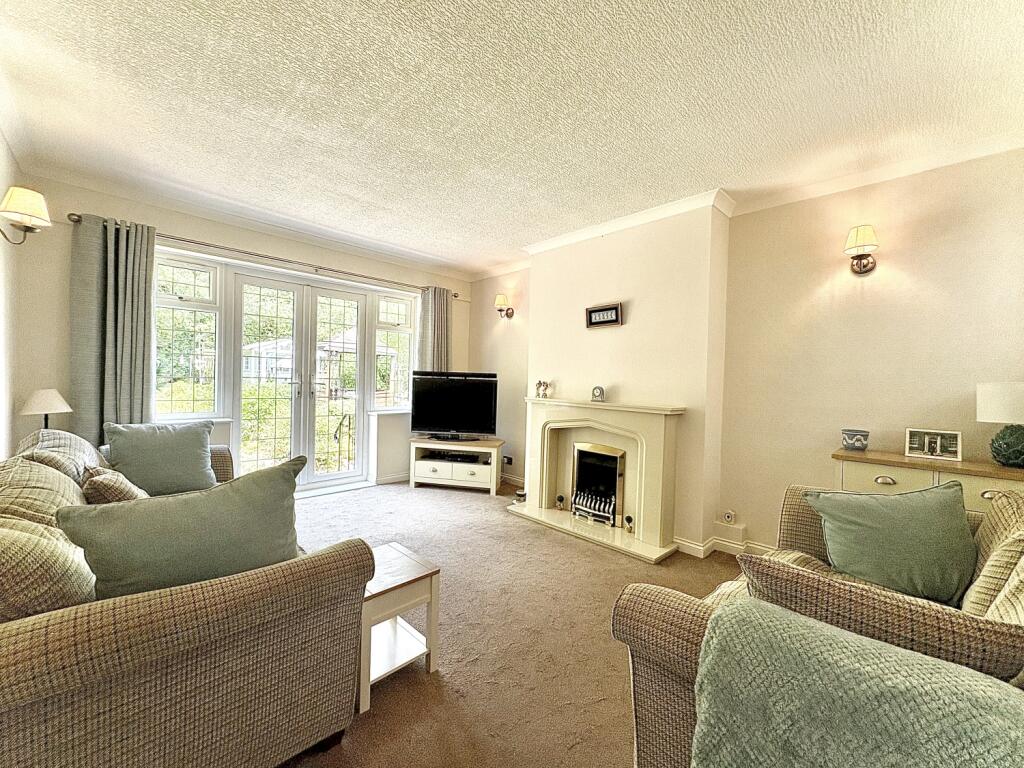 Milton Crescent, THE STRAITS, DY3 3DS photo 4