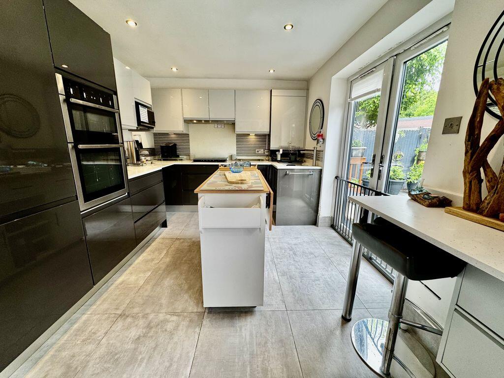House in Hemel Hempstead, Wooburn - View 2