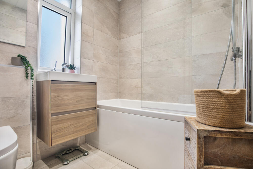 Apartment in Greenock, Overton - View 3