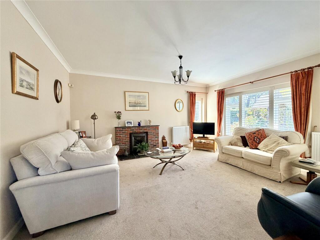 25, Rookes Lane, Lymington, Hampshire, SO41 photo 2