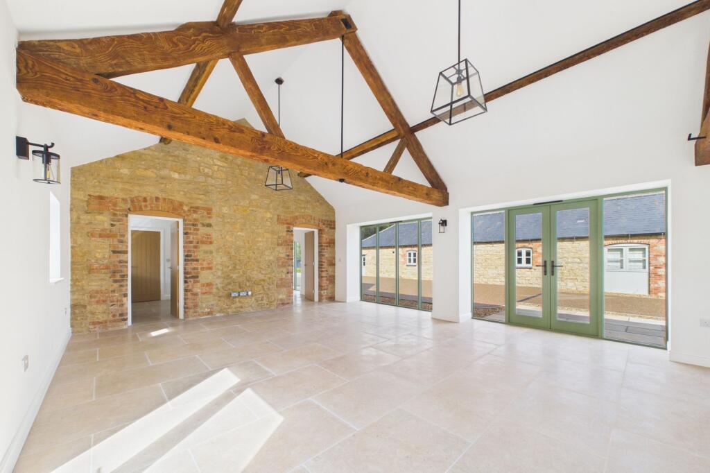 House in Towcester, West Northamptonshire - View 3
