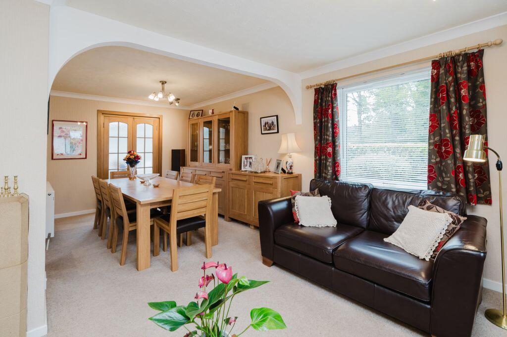 25 Johnsburn Road, Balerno, Edinburgh, EH14 7DY photo 3