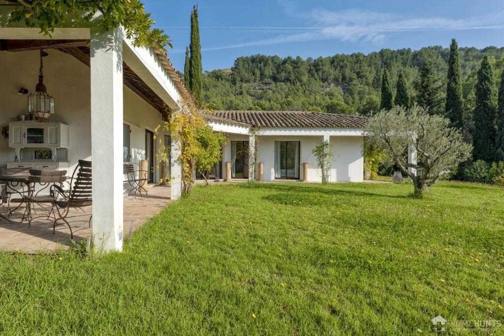 Main image of property: Provence-Alps-Cote d`Azur, Bouches-du-Rhône, Cassis